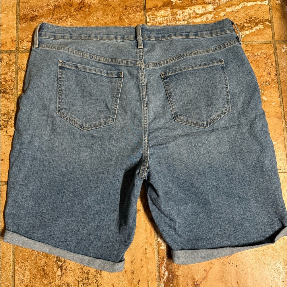 Old Navy Shorts - Picture 4 of 6